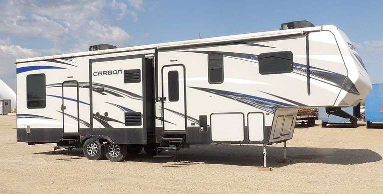 R-650 2016 Carbon Toy Hauler Travel Trailer