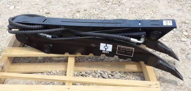 R-1056 Hydraulic Thumb