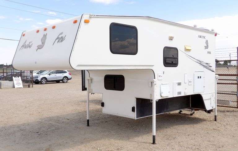 R-592  2002 Artic Fox Pickup Camper