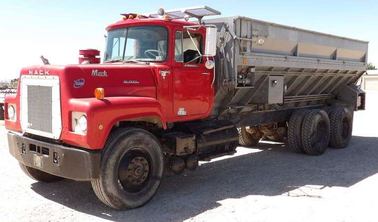 R-544  1979 Mack Commodity Truck