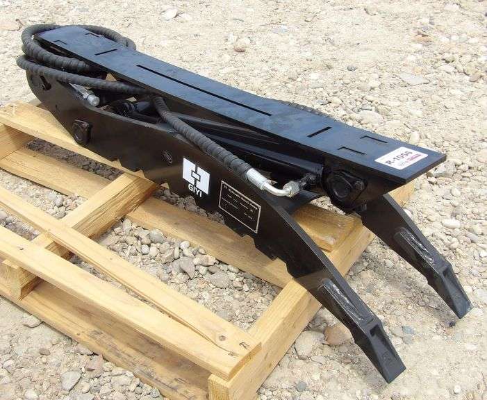 R-1056 Hydraulic Thumb