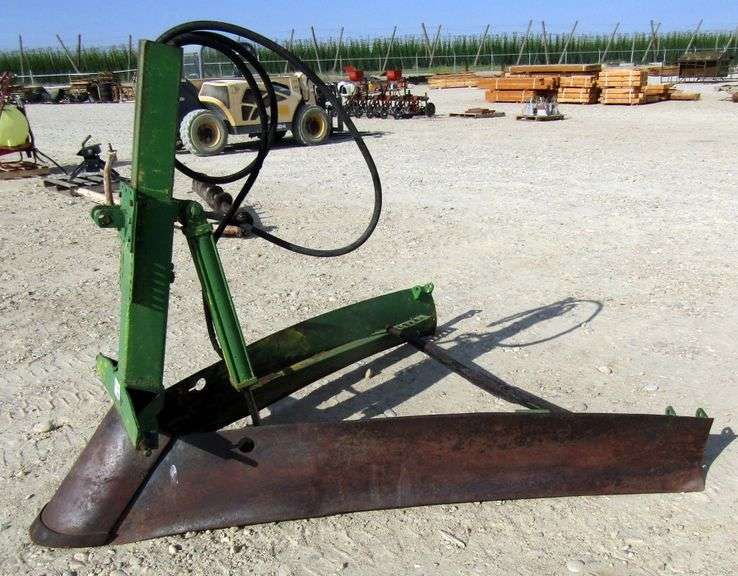 R-1097 3-Point Ditcher