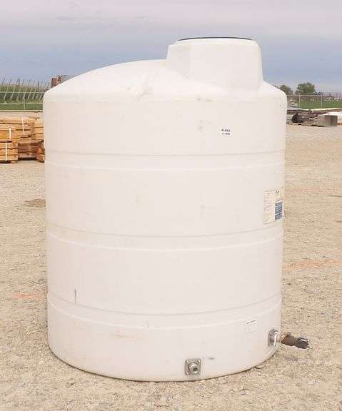 R-884 1000 Gallon Poly Tank