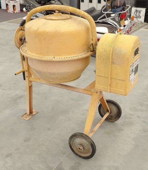 R-685  Central Machinery Cement Mixer