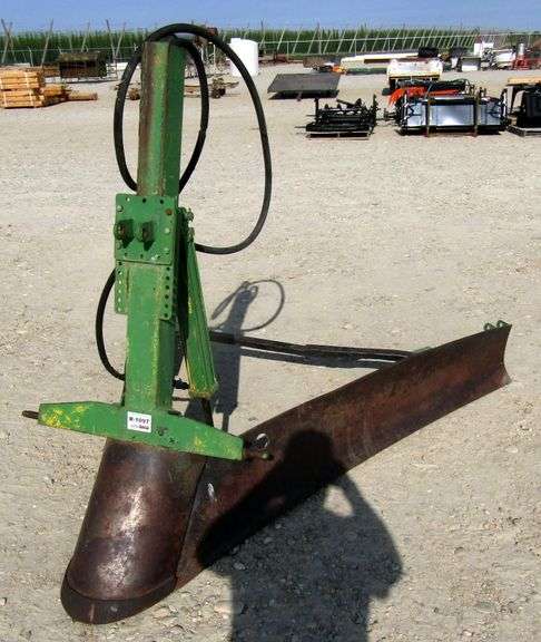 R-1097 3-Point Ditcher