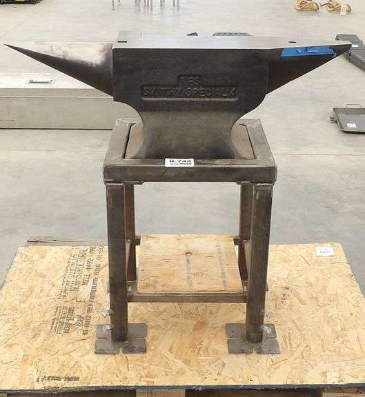 R-748 Anvil + Stand