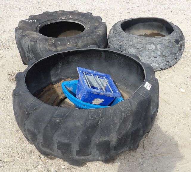 R-631 Livestock Tire Feeders