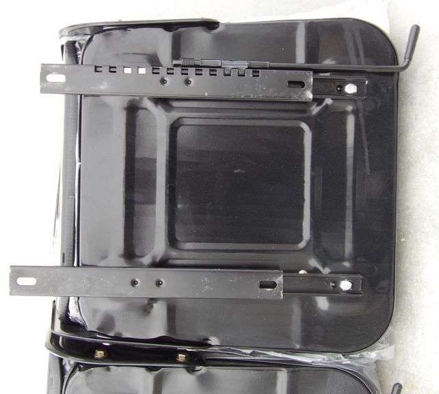 R-1064 Tractor Seats