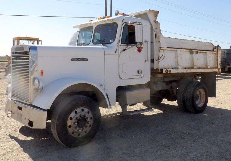 R-850 1987 Freightliner Dump Truck
