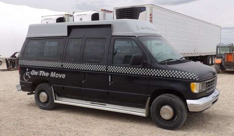R-895  1996 Ford Van with Wheelchair Lift