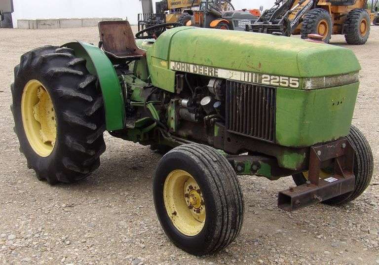 R-610 John Deere 2255 Tractor