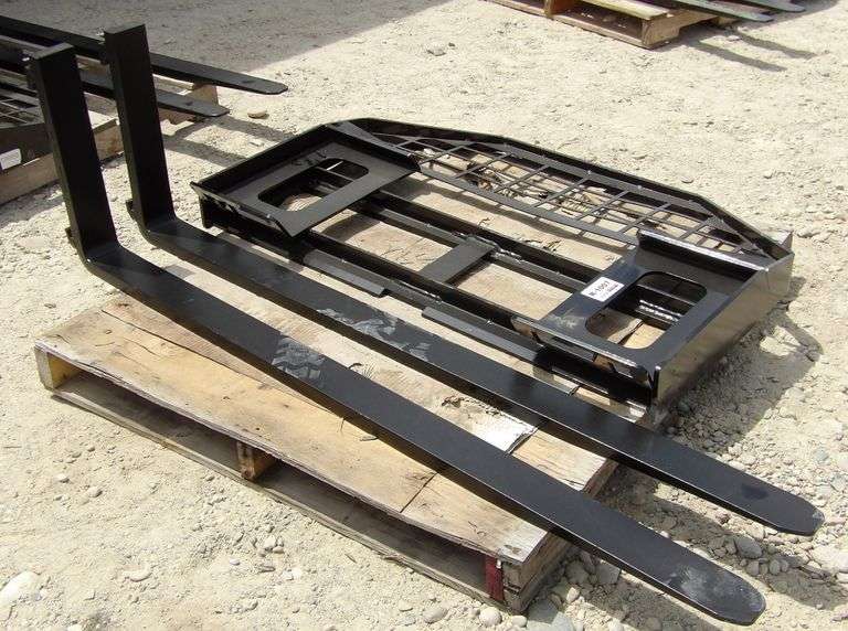 R-1007 Skid Steer Mast & Forks