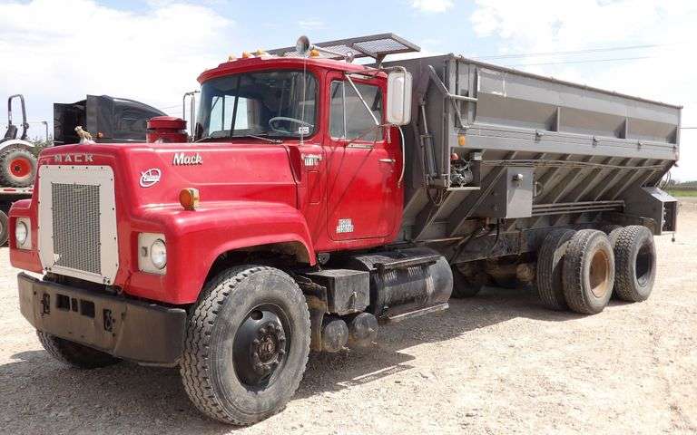 R-571  1979 Mack Commodity Truck