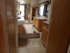 R-590 2005 Cruiser 5th Wheel Travel Trailer