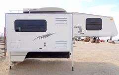 R-592  2002 Artic Fox Pickup Camper