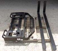 R-1006 Skid Steer Mast & Forks