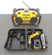 R-821 Dewalt Radio & Screwdriver