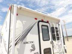 R-592  2002 Artic Fox Pickup Camper