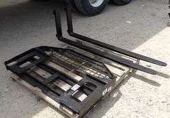 R-1006 Skid Steer Mast & Forks