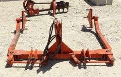 R-1242 3-Point Round Bale Feeder