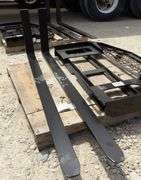 R-1007 Skid Steer Mast & Forks