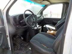R-619 2002 Chevrolet 3500 Box Van