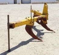 R-844 3-Point V Ripper