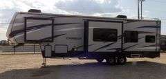 R-650 2016 Carbon Toy Hauler Travel Trailer