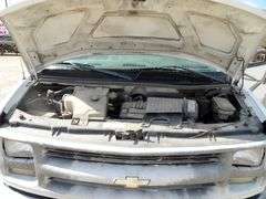R-619 2002 Chevrolet 3500 Box Van
