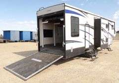 R-650 2016 Carbon Toy Hauler Travel Trailer
