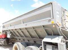 R-571  1979 Mack Commodity Truck