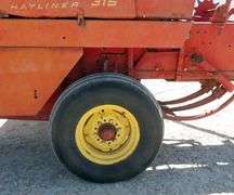 R-832 New Holland Hayliner 315 Baler