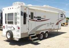 R-590 2005 Cruiser 5th Wheel Travel Trailer