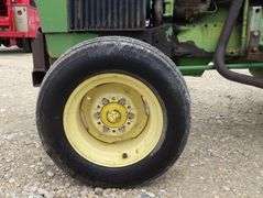 R-610 John Deere 2255 Tractor