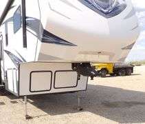 R-650 2016 Carbon Toy Hauler Travel Trailer