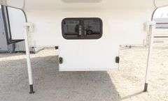 R-592  2002 Artic Fox Pickup Camper