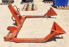 R-1242 3-Point Round Bale Feeder
