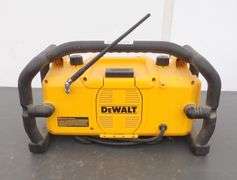R-821 Dewalt Radio & Screwdriver