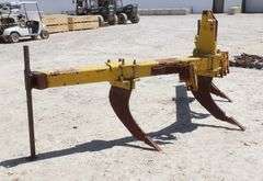 R-844 3-Point V Ripper