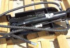 R-1023 Hydraulic Thumb