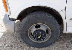 R-619 2002 Chevrolet 3500 Box Van