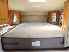R-592  2002 Artic Fox Pickup Camper