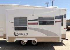 R-590 2005 Cruiser 5th Wheel Travel Trailer