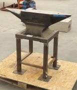 R-748 Anvil + Stand