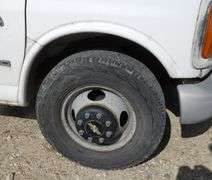 R-619 2002 Chevrolet 3500 Box Van