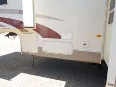 R-590 2005 Cruiser 5th Wheel Travel Trailer