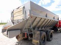 R-571  1979 Mack Commodity Truck