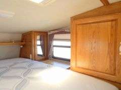 R-592  2002 Artic Fox Pickup Camper