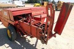 R-832 New Holland Hayliner 315 Baler
