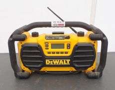 R-821 Dewalt Radio & Screwdriver